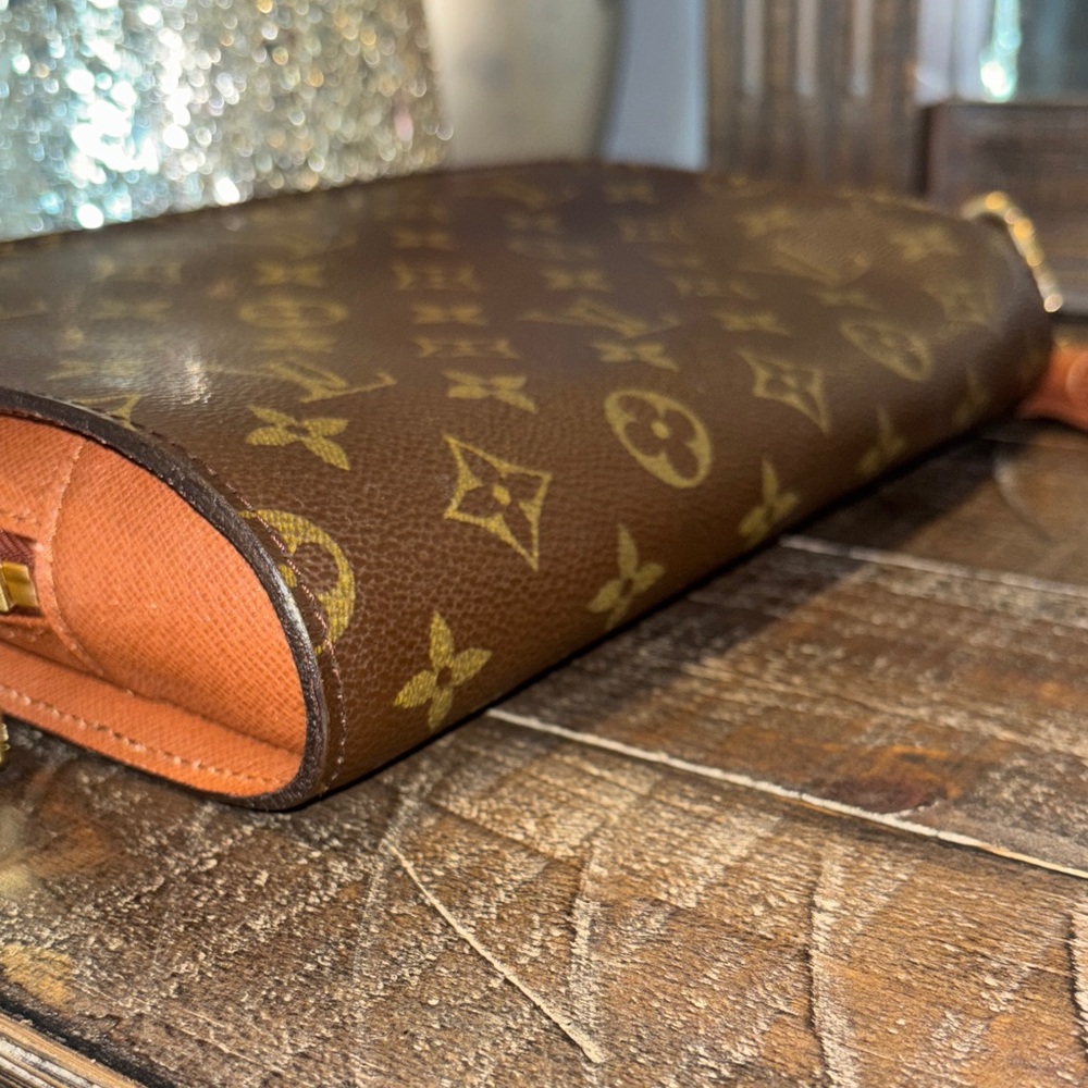 Louis Vuitton Brown Monogram Clutch Vintage from 1994 - Picture 14 of 17